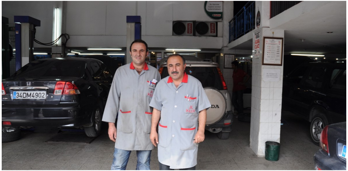 Two mechanics provide two execution resources and can work on different jobs simultaneously.